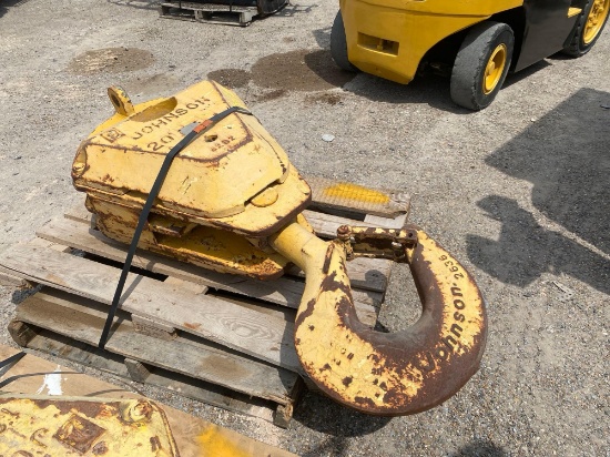 Pallet w/Large Johnson 20 Hook