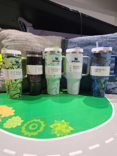 (3) 40 oz. Quencher Tumblers, (2) 30 oz. Quencher Tumblers (Marble Design)