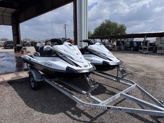 (Set of Jet Ski's on Trailer) 2016 Yamaha White/Beige Jet Ski & 2016 Yamaha Black/Dark Gray Jet Ski