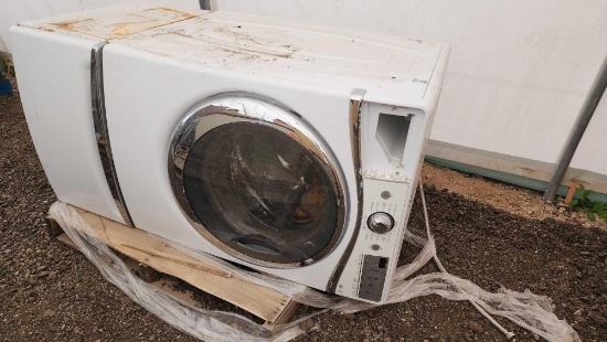 (1) Whirlpool Washer on Pallet