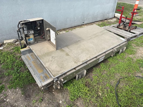 (1) Commercial Heavy-Duty Bus Wheel Chair Lift on Pallet