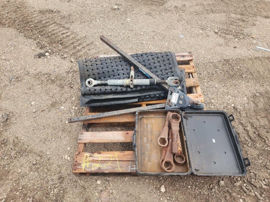 (1) Pallet w/ (1) TowHitch, (1) Turn Buckle, Hammer Wrenches, Fittipe Mats