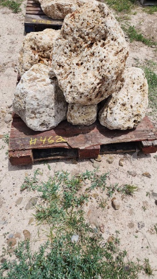 (1) Pallet of Landscape Stone Boulder Rocks