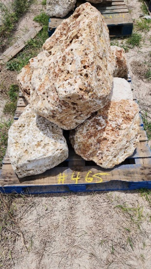 (1) Pallet of Landscape Stone Boulder Rocks