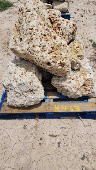 (1) Pallet of Landscape Stone Boulder Rocks