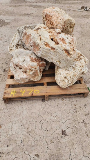 (1) Pallet of Landscape Stone Boulder Rocks