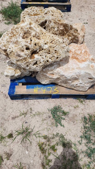 (1) Pallet w/Medium Rock Boulders