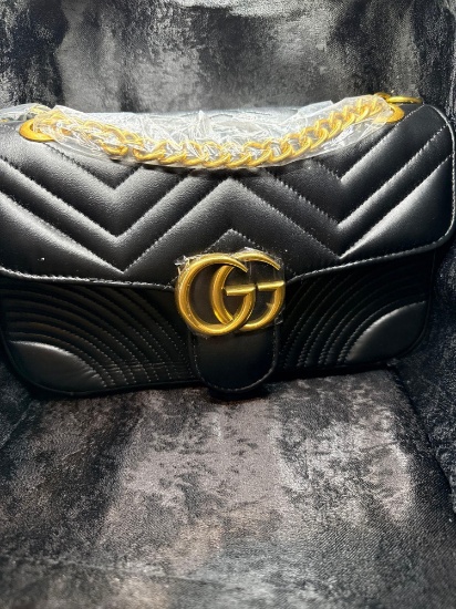 Women's Black Purse (AUCTION COMPANY DOES NOT GUARANTEE AUTHENTICITY)