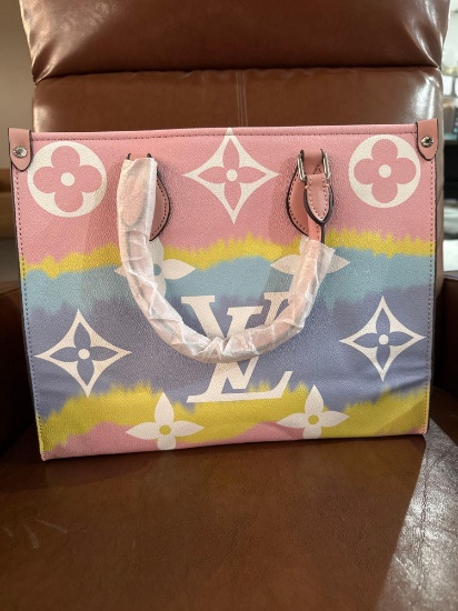 Women's Colorful Purse (AUCTION COMPANY DOES NOT GUARANTEE AUTHENTICITY)