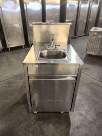 (1) QualServStainless/S Commercial Portable Sink w/ Hot Water, OFFSITE: ROBSTOWN,TX