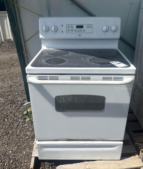 (1) GE Electric Stove