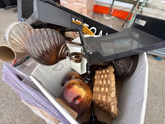 Pallet w/ (1) Hamilton Beach Crockpot, (1) USI HD 400, Office/School Decorations, Small Speaker, etc
