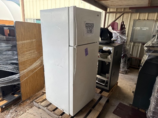 Pallet w/ Whirlpool Refrigerator, Srl# VS03794151
