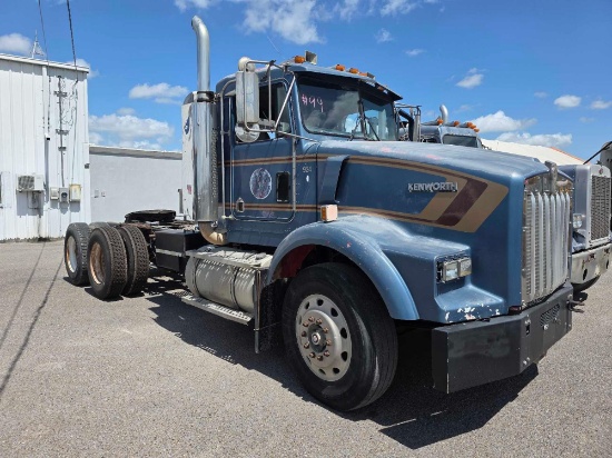 1999 Kenworth T800 Daycab Haul Truck 14.0L 6x4 95K Miles Showing