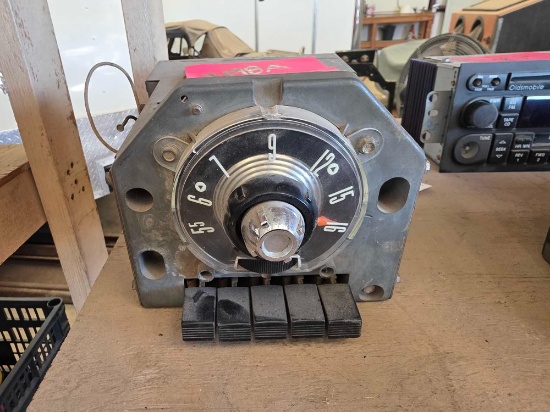 Vintage FoMoCo AM Push-Button Car Radio
