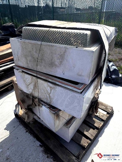 Pallet w/Commercial Warehouse Light Fixtures (Pharr, Tx)