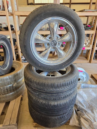 (4) Pirelli P Zero Nero Tires on Chrome 5-Spoke Wheels