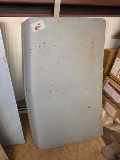(1) Vintage Automotive Front Hood