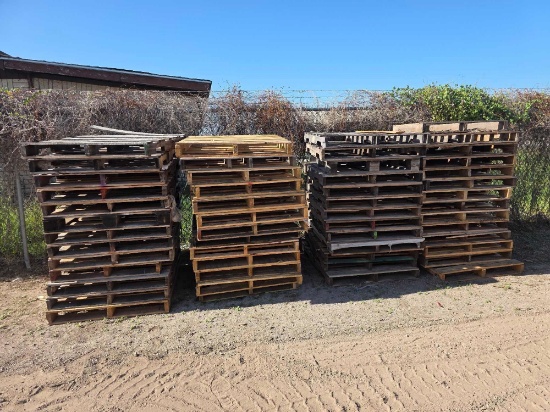(53) Empty Wooden Pallets