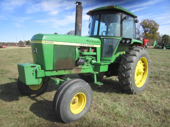 JD 4430 CAB, DSL, QUAD RANGE, DUAL REMOTES, 7648 HRS, SN: 4430H073916R (AC NOT WORKING)