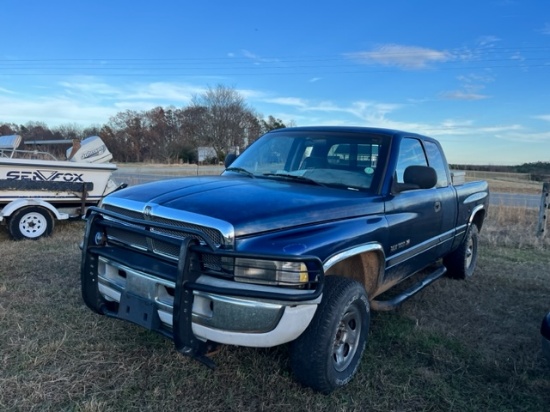 2001 DODGE 1500 4 x 4 TRUCK