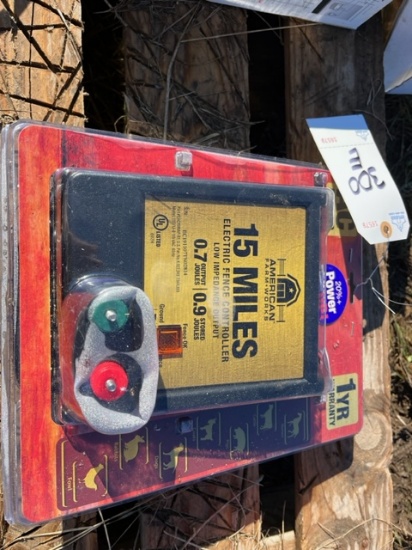 AMERICAN FARM WORKS 15 MIKE FENCE BOX.  NEW
