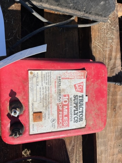 TRACTOR SUPPLY 10-MILE FENCE BOX