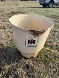IH FERTILIZER HOPPER