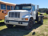 INTERNATIONAL 4700 DT466 S/A FLATBED TRUCK