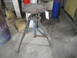 SPINNING TRI-POD STAND