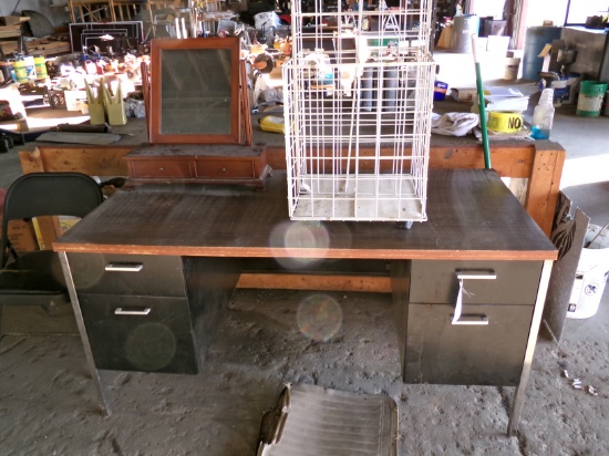 DESK & CONTENTS