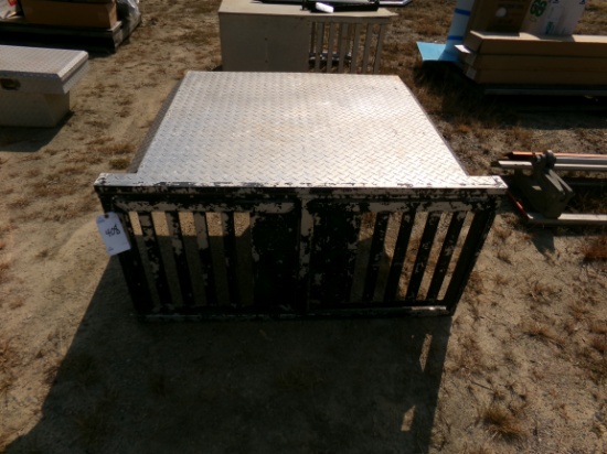 ALUMINUM DOG BOX