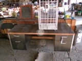 DESK & CONTENTS