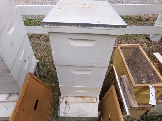 BEE BOXES