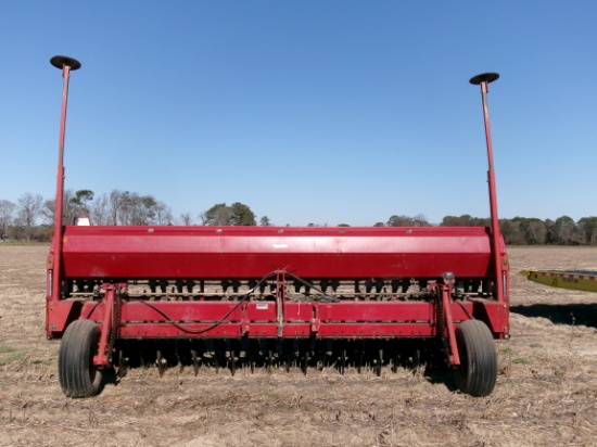 CASE-IH 5400 MULCH-TILL 15’ GRAIN DRILL, RUBBER PRESS WHEELS, ROW MARKERS, TRIMLINE SYSTEM
