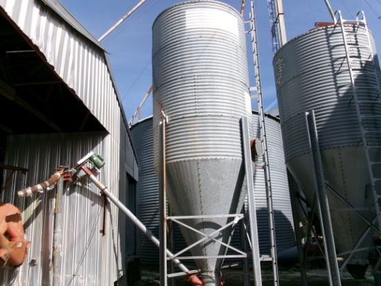 FEED TANK & APPX 12' AUGER