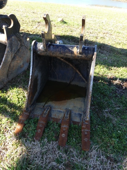 18" EXCAVATOR BUCKET