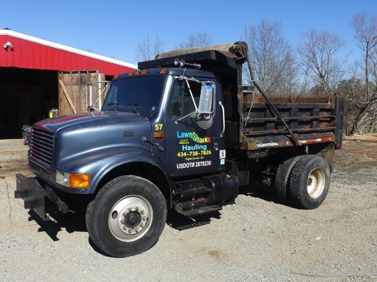 1995 IH 4700 SINGLE AXLE DUMP TRUCK, DT408 DSL ENGINE, 6-SPD TRANS, 9’ DUMP, AIR BRAKES, 364,063 MIL