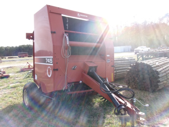 HESSTON 745 ROUND BALER