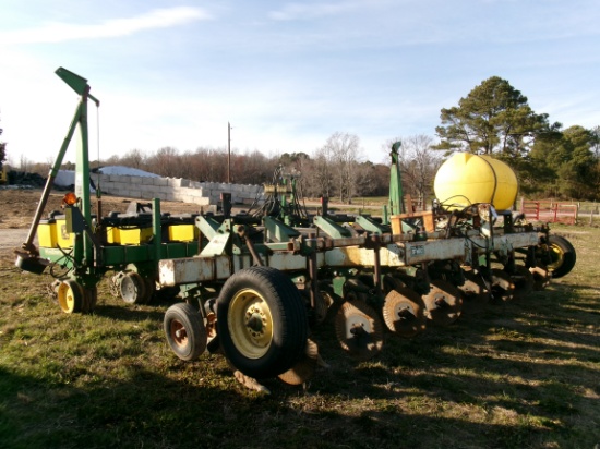 8-ROW STRIP-TILL JD 1700 VACCUM PLANTER, 30” ROW, 2 X 2 INFURROW, SOYBEAN & CORN PLATES, INSECTICIDE