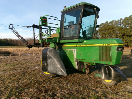 JD 6500 3WHEEL SPRAYER, 1881 HRS SHOWING