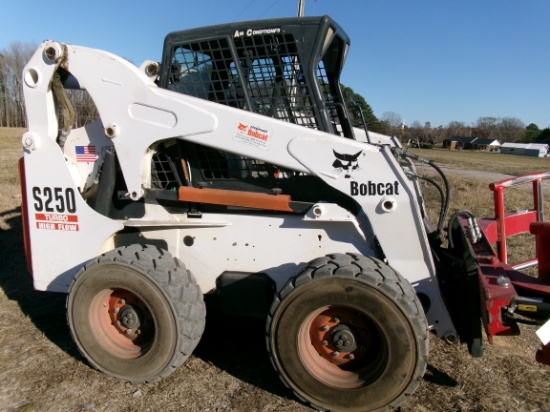BOBCAT S250 SKID STEER, TURBO HIGH FLOW, CAB, SELLS WITH BUCKET,      2325 HRS. SN: 521311342