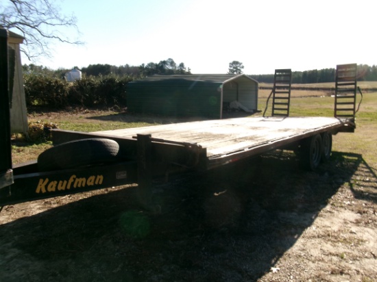 2002 KAUFMAN 24’ TRAILER, 4’ ADJUSTABLE STEEL DOVE RAMPS, TANDEM AXLES, PINTLE HITCH