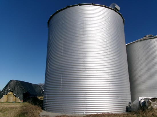 LONG 6000 BU BIN, SELLS WITH BIN SWEEP, FAN AND UNLOADING AUGER