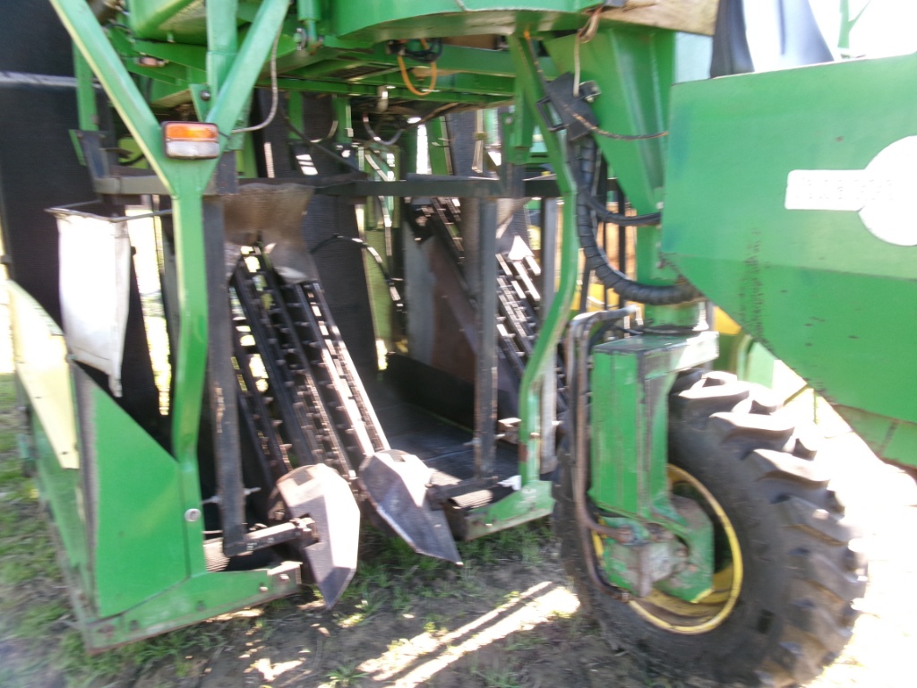 DECLOET 2 ROW TOBACCO HARVESTER | Farm Equipment & Machinery Harvest  Equipment Combines & Harvesters | Online Auctions