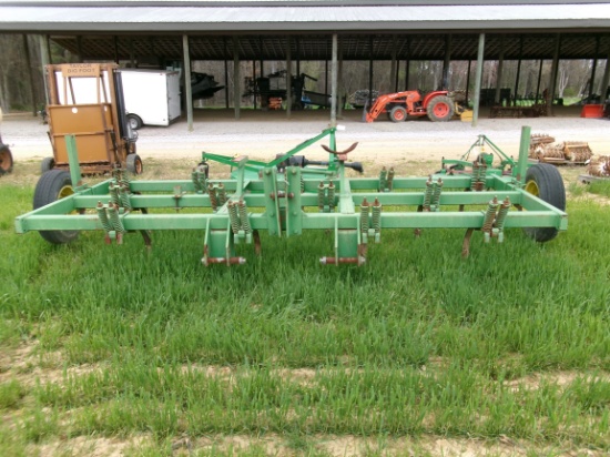 JD 13 TINE CHISEL PLOW