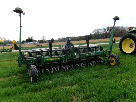JD 1730 11R/6R NO-TIL VACUUM ROW PLANTER, ROW CLEANERS, ROW MARKERS, SHED KEPT