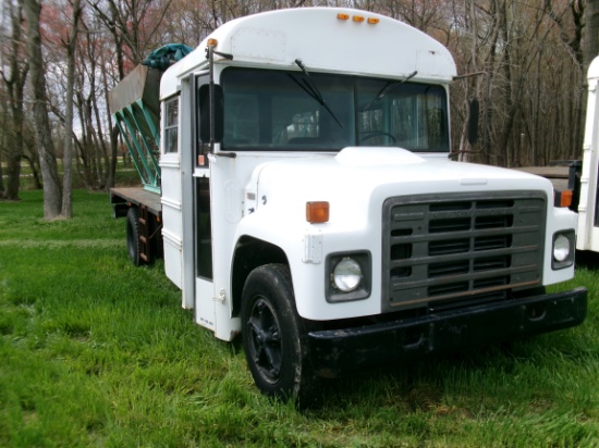 1985 IH 1700 BUS, DSL ENG, AUTO TRANS, SELLS WITH SS AGRICRAFT FERTILIZER TENDER AND FUEL TANK