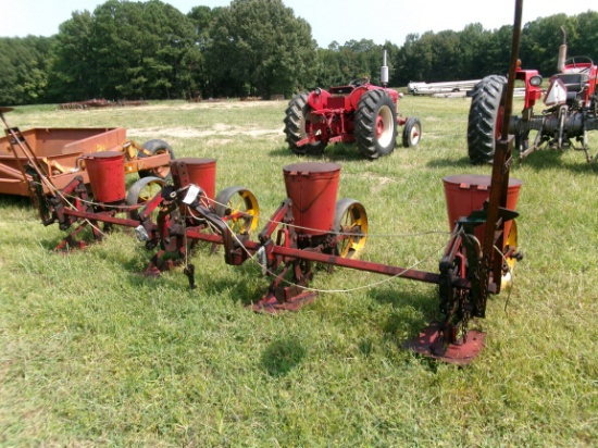 MF 4R PLANTER , 46" ROWS