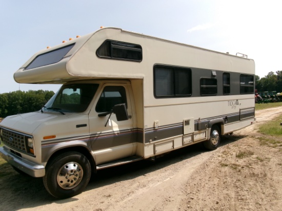 1992 FORD F-350 TIOGA ARROW BY FLEETWOOD RV, A/C ON CAMPER DOESN’T WORK, 1 BEDROOM-SLEEPS 6, KITCHEN